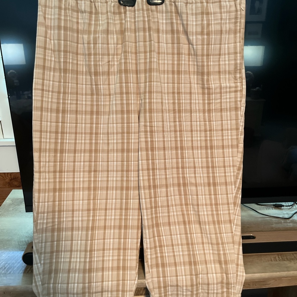 Fashion Bug 22W Beige Plaid Cropped Pants Woven stretch(38”W x 50”H x 20”L)